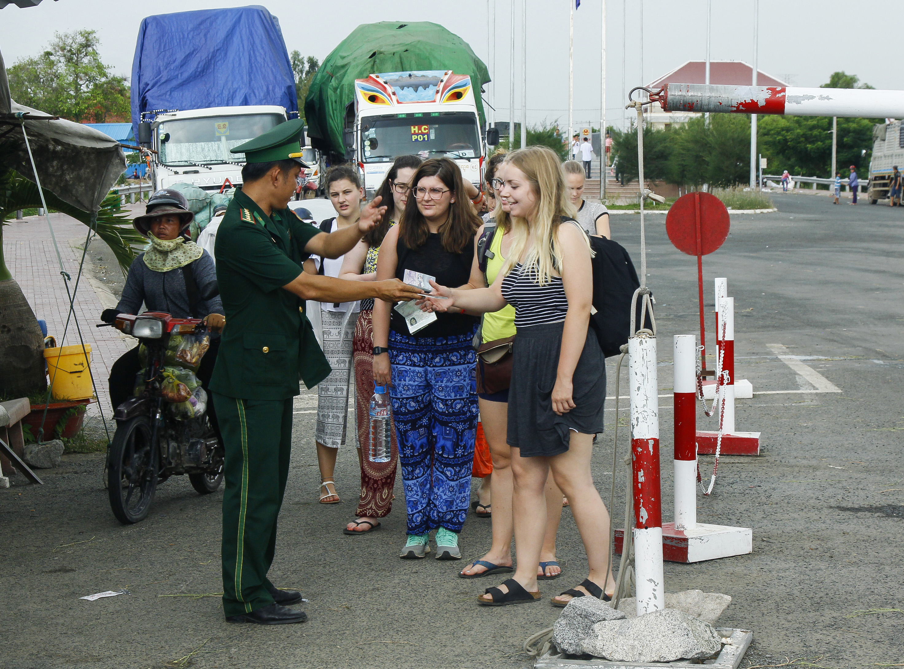 Border crossing from Cambodia to Vietnam with the e-Visa